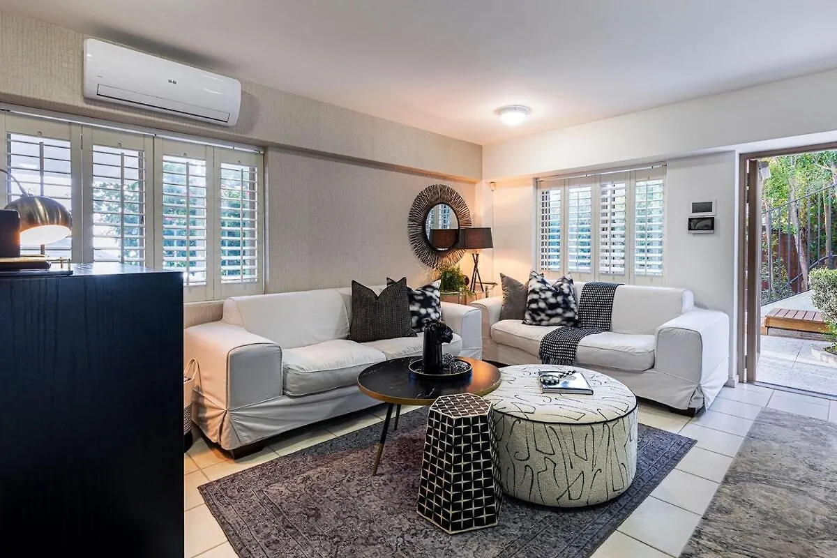 Clifton Yolo Spaces - Clifton Mansion Villa Apartment Cape Town