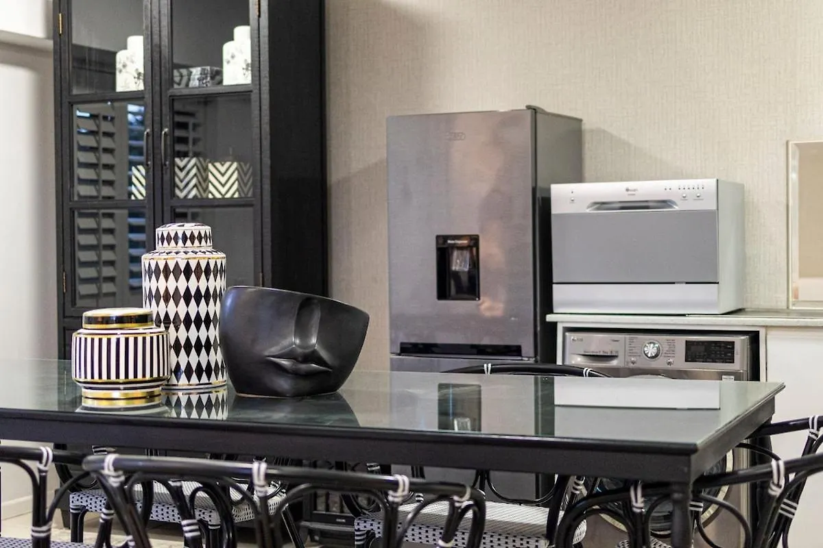 Clifton Yolo Spaces - Clifton Mansion Villa Apartment Cape Town South Africa
